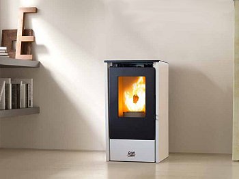 Anselmo Cola Stufa a pellet ventilata Last Calor Susanna 6.4kW colore bianco volume 190mc